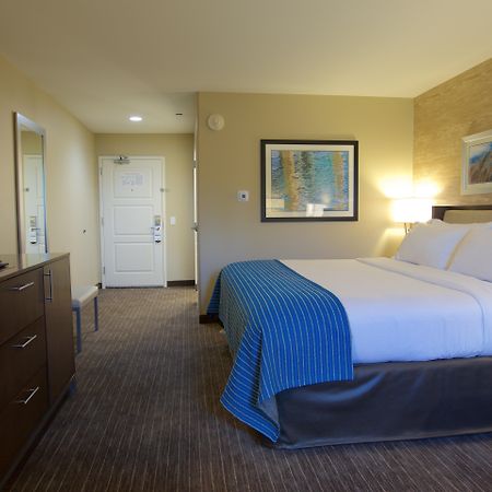 Holiday Inn Express Fargo Sw I94 Medical Center, An Ihg Hotel Exterior photo