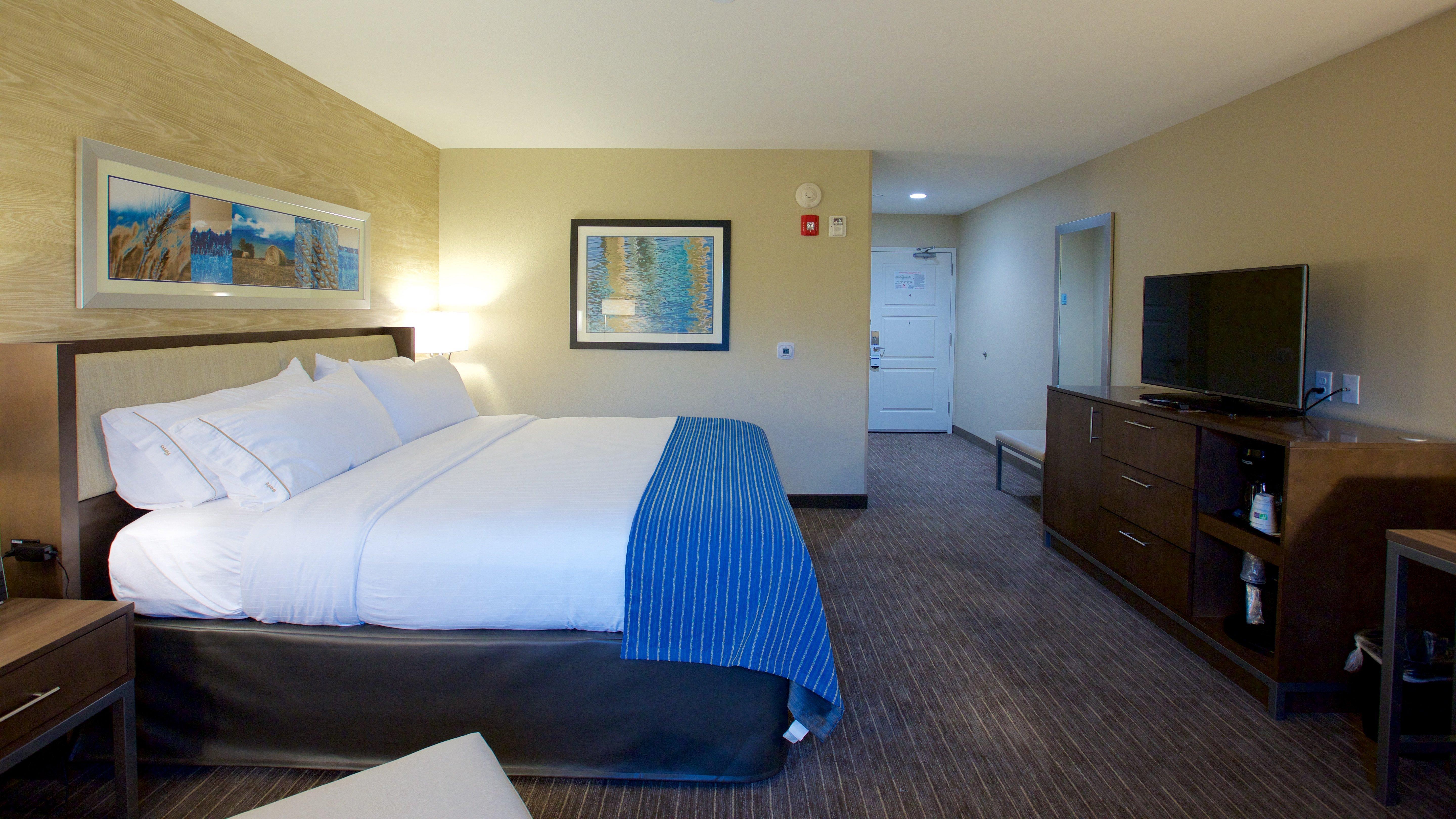 Holiday Inn Express Fargo Sw I94 Medical Center, An Ihg Hotel Exterior photo