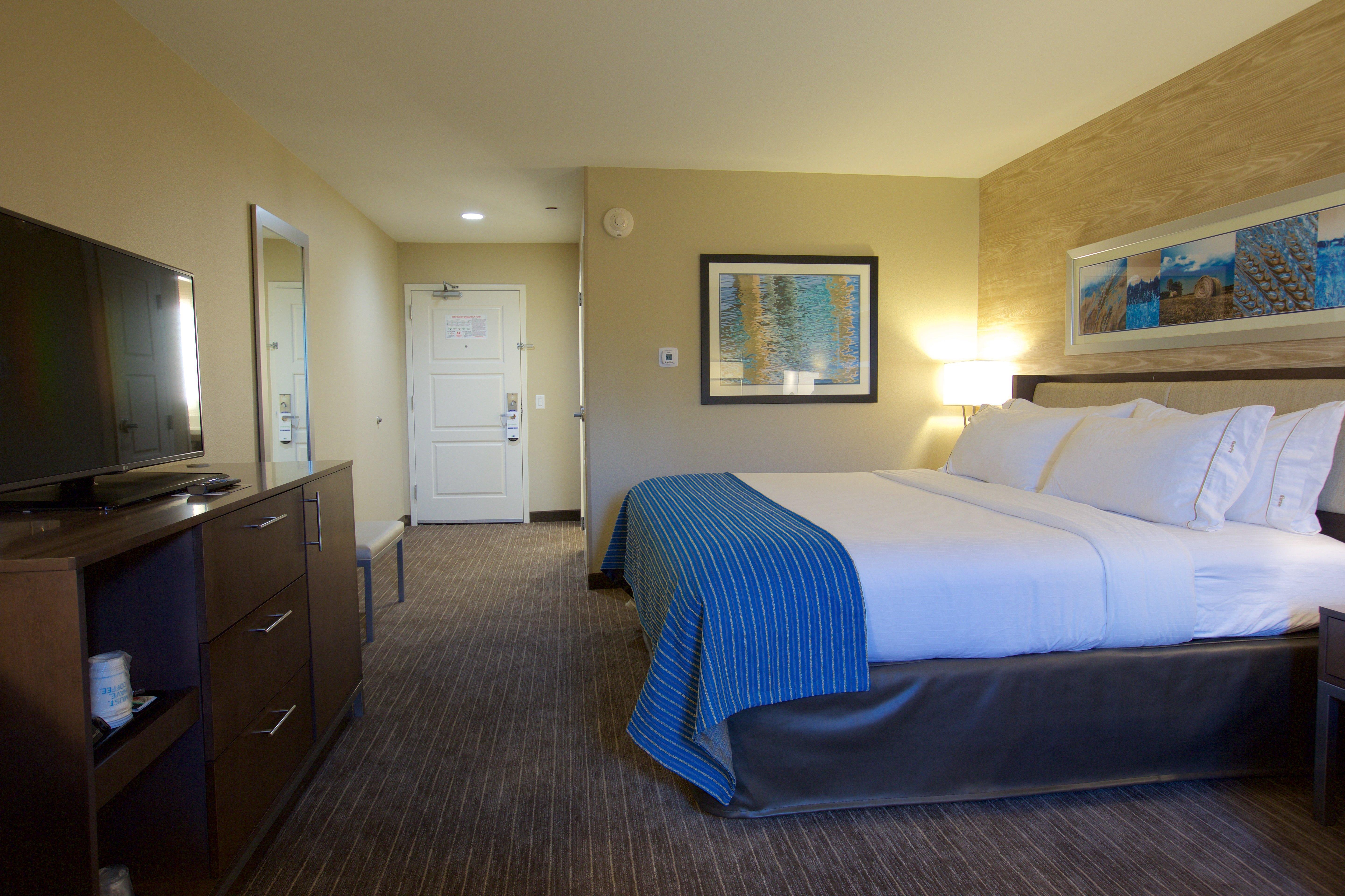 Holiday Inn Express Fargo Sw I94 Medical Center, An Ihg Hotel Exterior photo