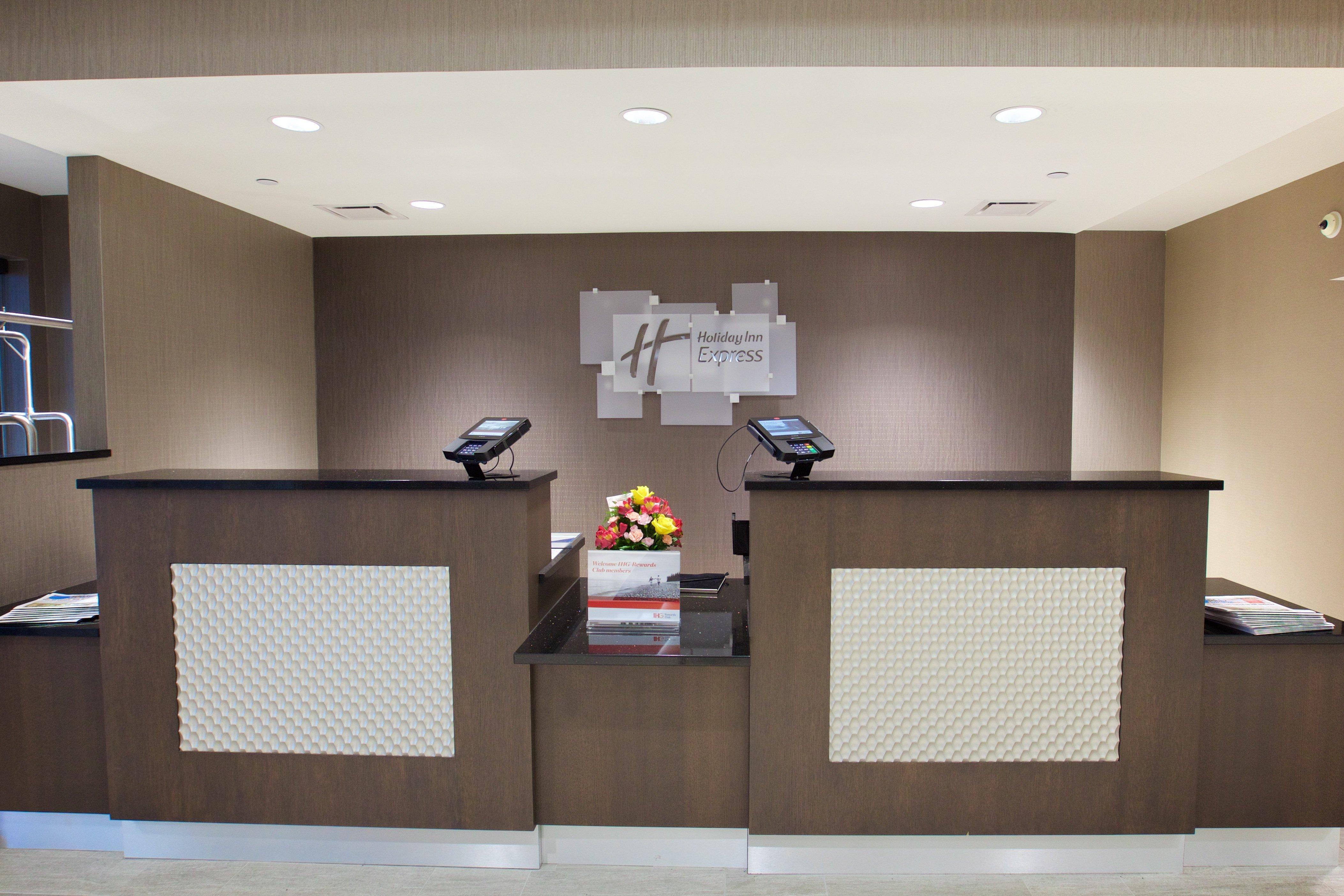 Holiday Inn Express Fargo Sw I94 Medical Center, An Ihg Hotel Exterior photo