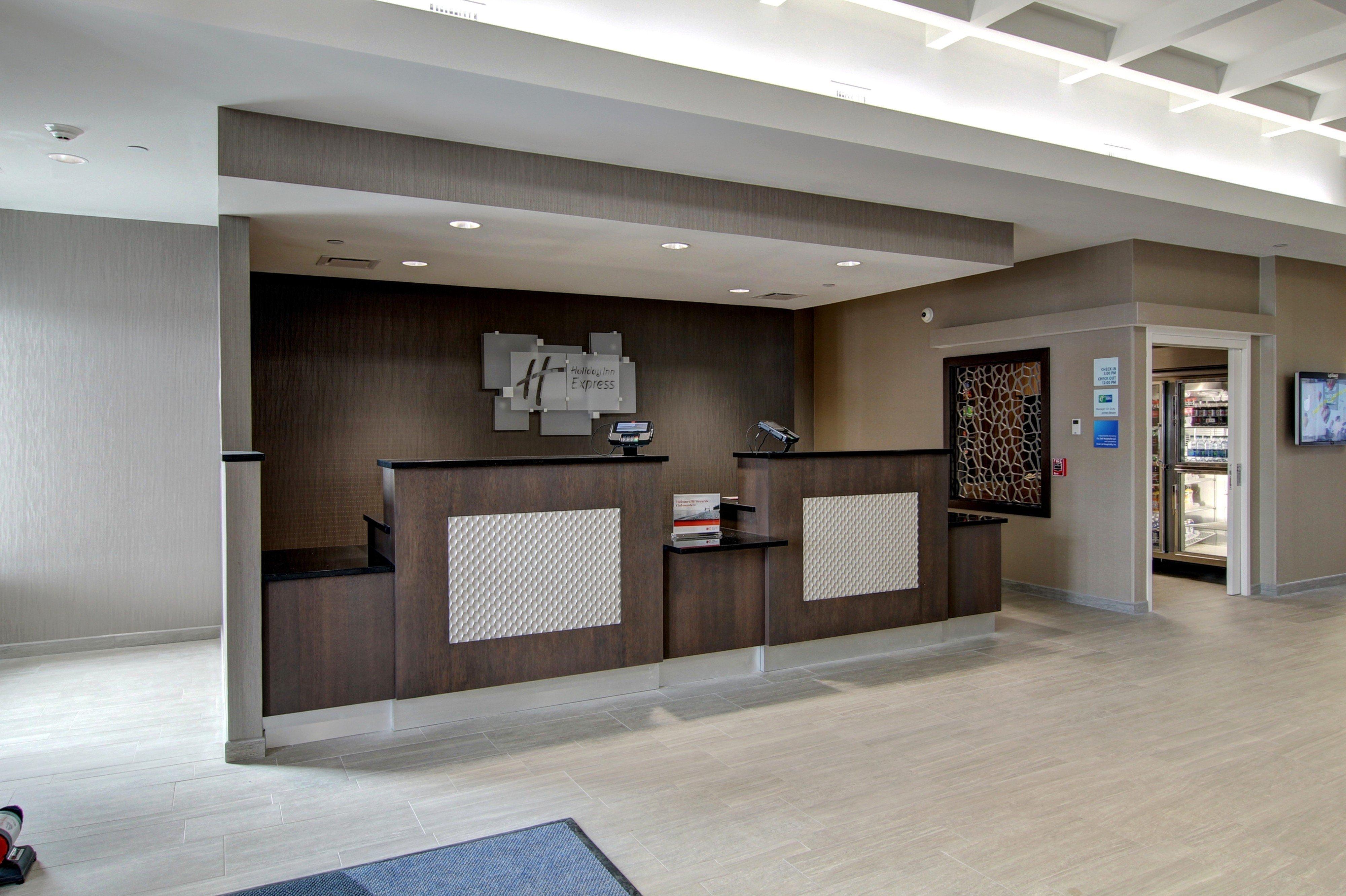 Holiday Inn Express Fargo Sw I94 Medical Center, An Ihg Hotel Exterior photo
